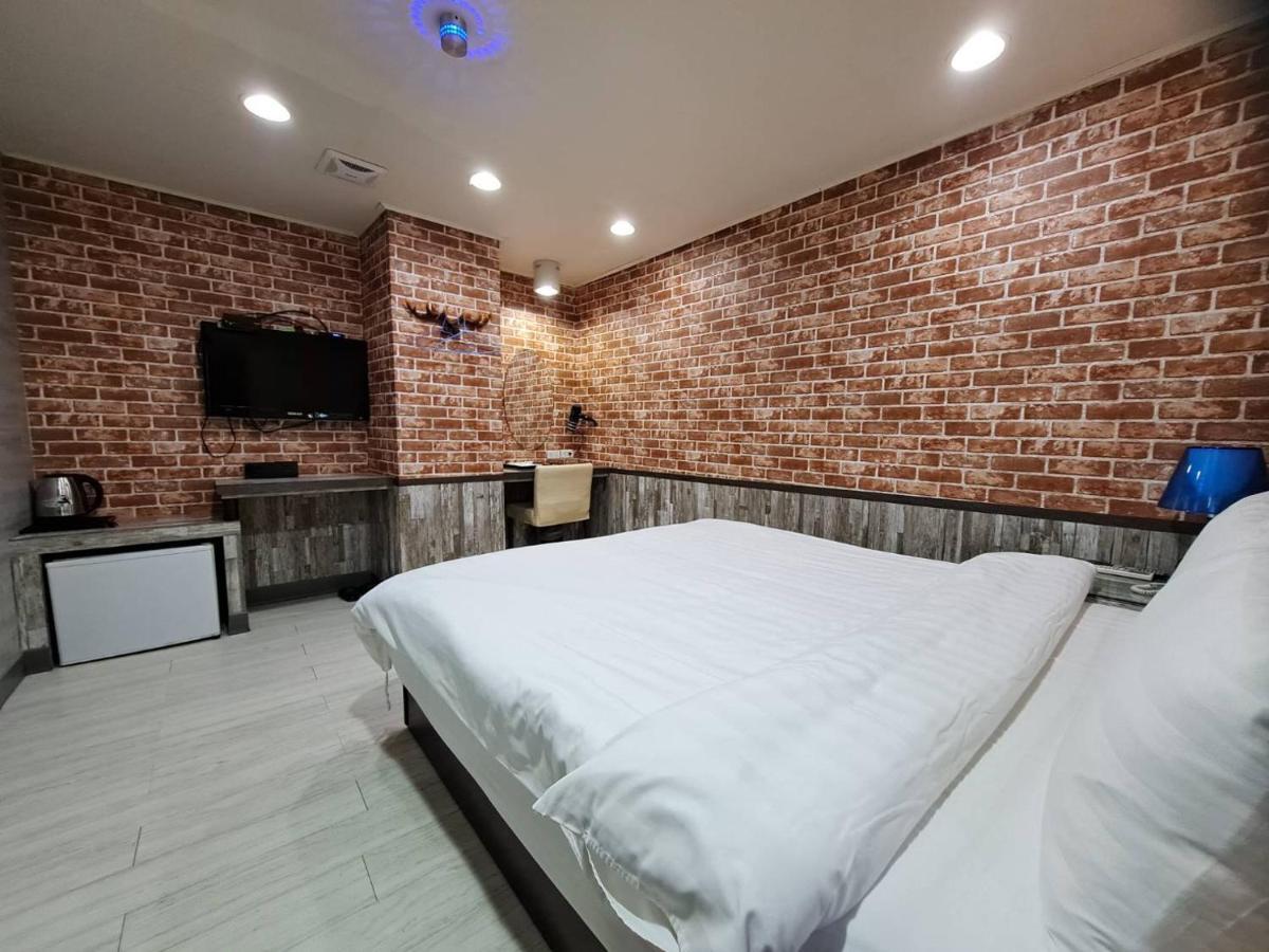 Bin Chen Business Hotel Hsinchu City Exterior photo