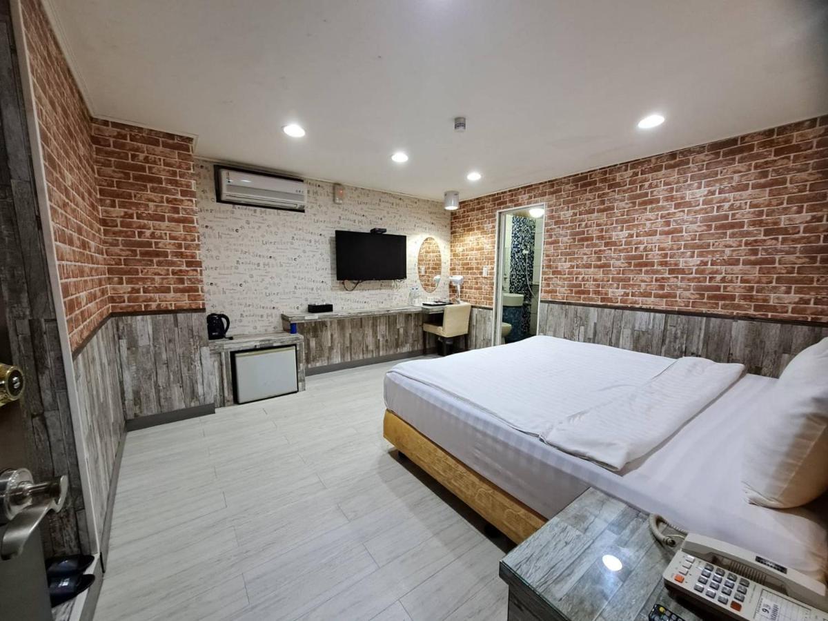 Bin Chen Business Hotel Hsinchu City Exterior photo